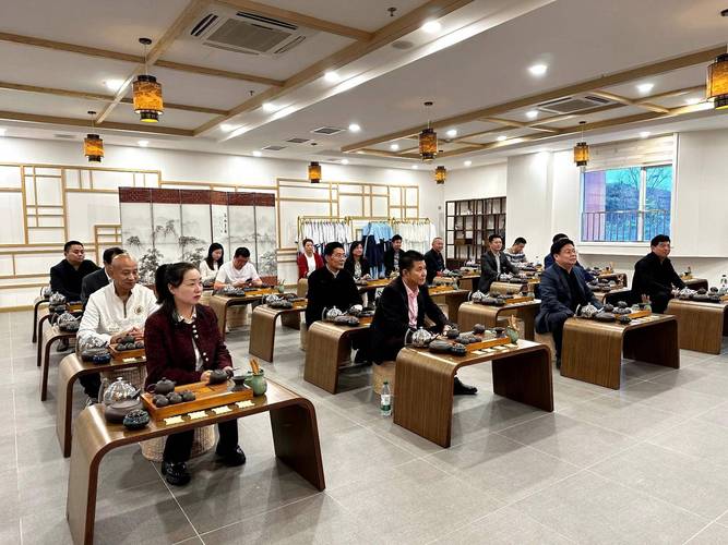 乡情搭桥促交流，东莞市河南商会会长刘全贵带队组团拜访虎门外国语学校